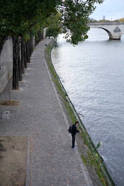 Paris in October - man fishing in the Seine -2019